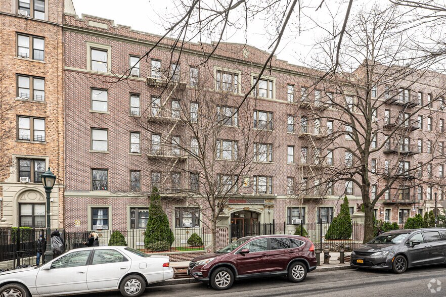 Primary Photo Of 374 Eastern Pky, Brooklyn Apartments For Sale
