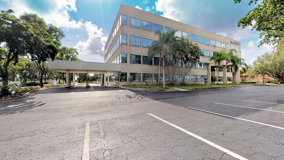 More Photos Of 4415 Metro Pky, Fort Myers Office For Lease