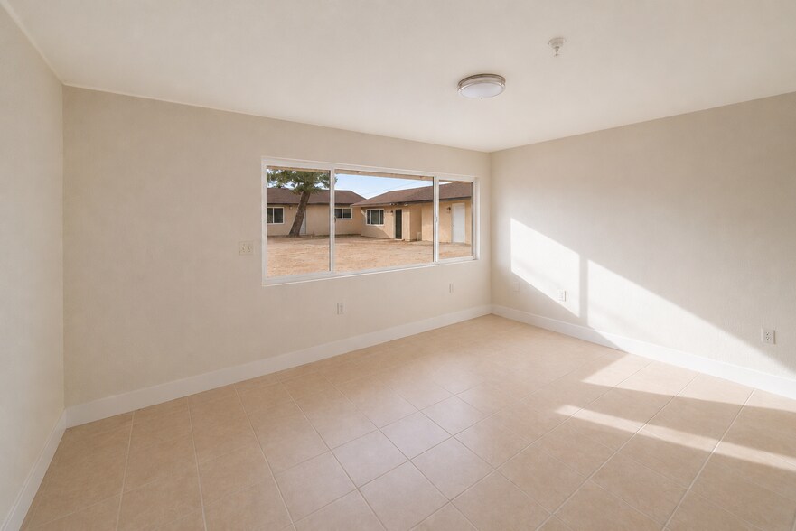 More Photos Of 16012-16020 Juniper St, Hesperia Assisted Living For Lease