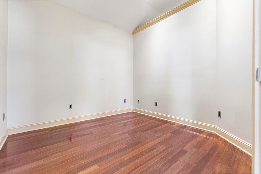 More Photos Of 613 Amboy Ave, Perth Amboy Medical For Lease