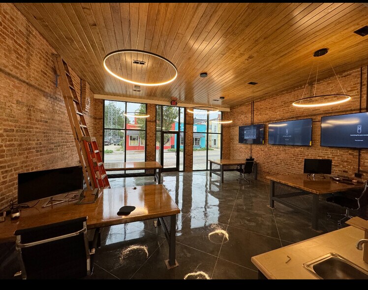 More Photos Of 727 Middle St, Montevallo Office For Sale