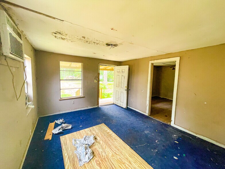 More Photos Of 2305 N Main St, Vidor Flex For Sale