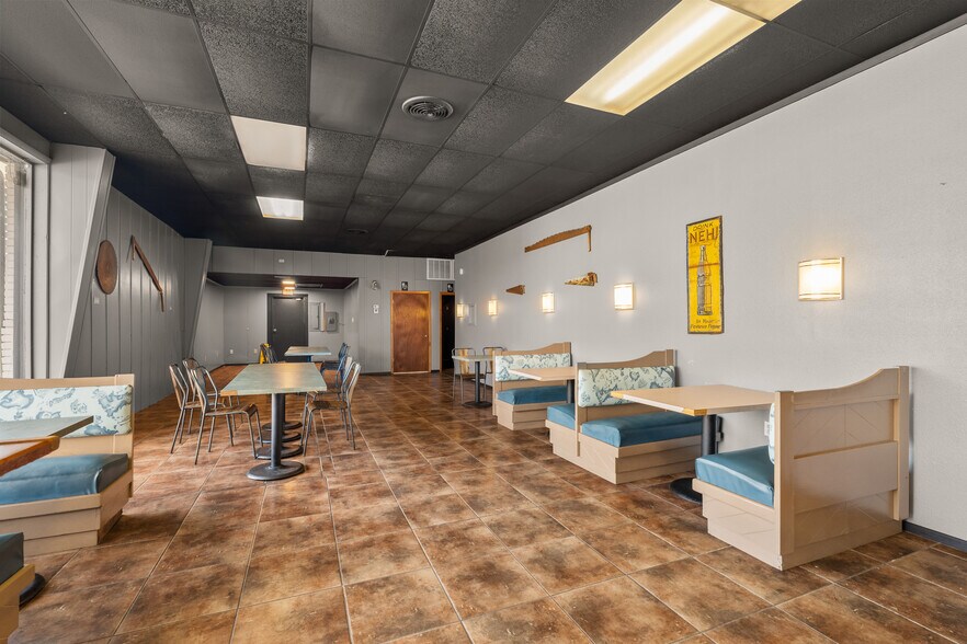 More Photos Of 5006 Morris St, Moss Point Restaurant For Sale