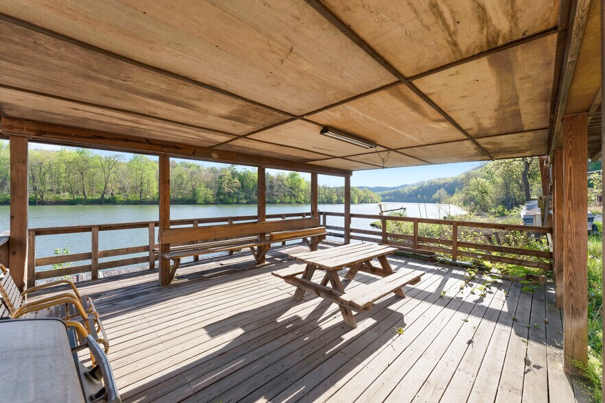 More Photos Of 490 Fort Martin Rd, Maidsville Flex For Sale