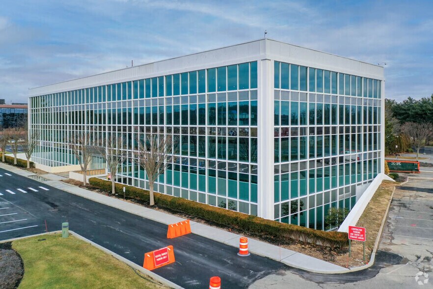 More Photos Of 275 Broadhollow Rd, Melville Office For Lease