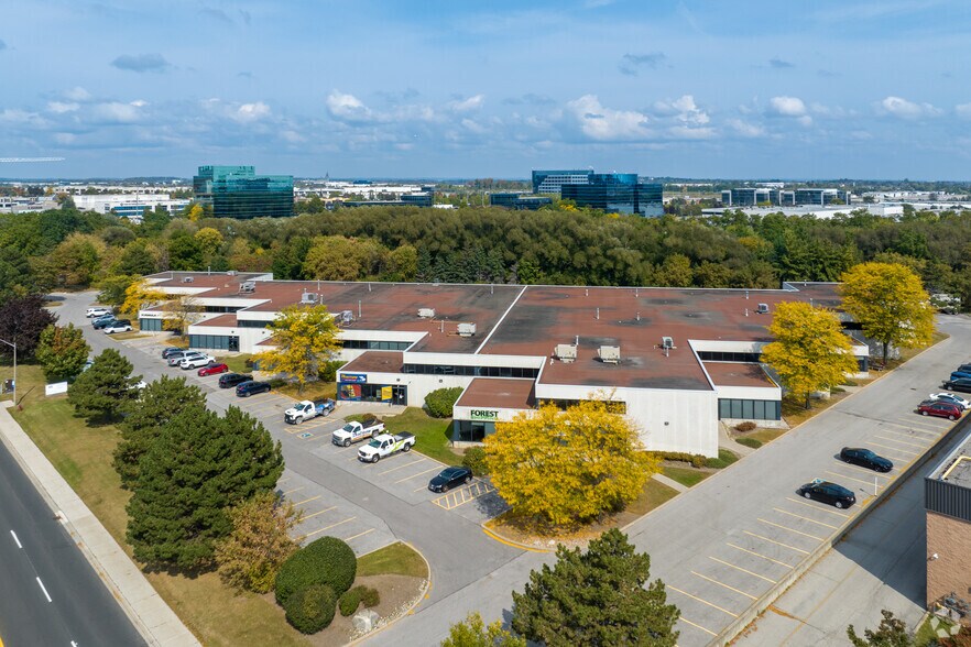More Photos Of 45 Mural St, Richmond Hill Research And Development For Lease