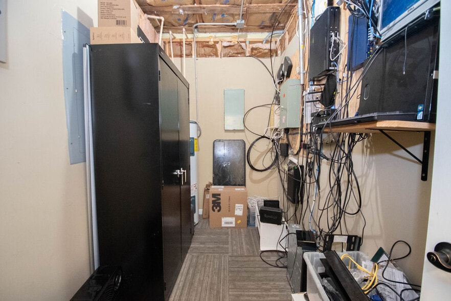 More Photos Of 14 Brown St, Newnan Office For Sale