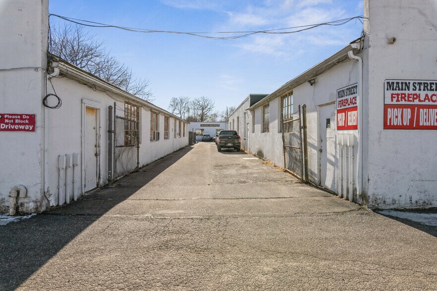 More Photos Of 318 E Main St, Patchogue Freestanding For Sale