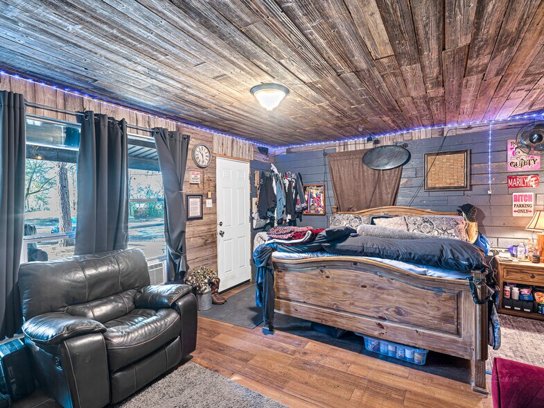 More Photos Of 11201 County Road 203, Plantersville Specialty For Sale