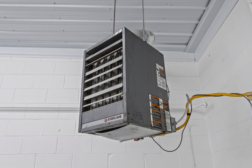 More Photos Of 506 N Main St, Winchester Light Distribution For Sale