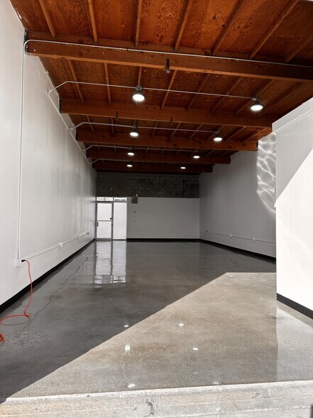 More Photos Of 2745 Sherwin Ave, Ventura Manufacturing For Sale