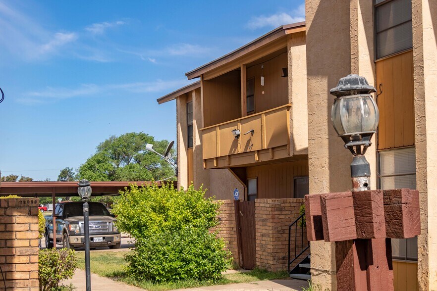More Photos Of 1102 Sherman Ave, Levelland Apartments For Sale
