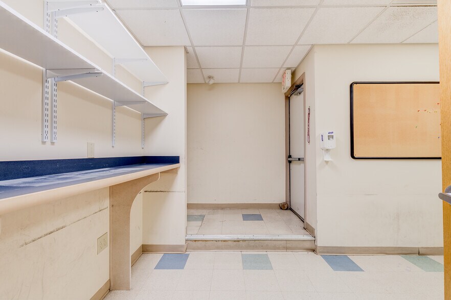 More Photos Of 860 NW Washington Blvd, Hamilton Medical For Lease
