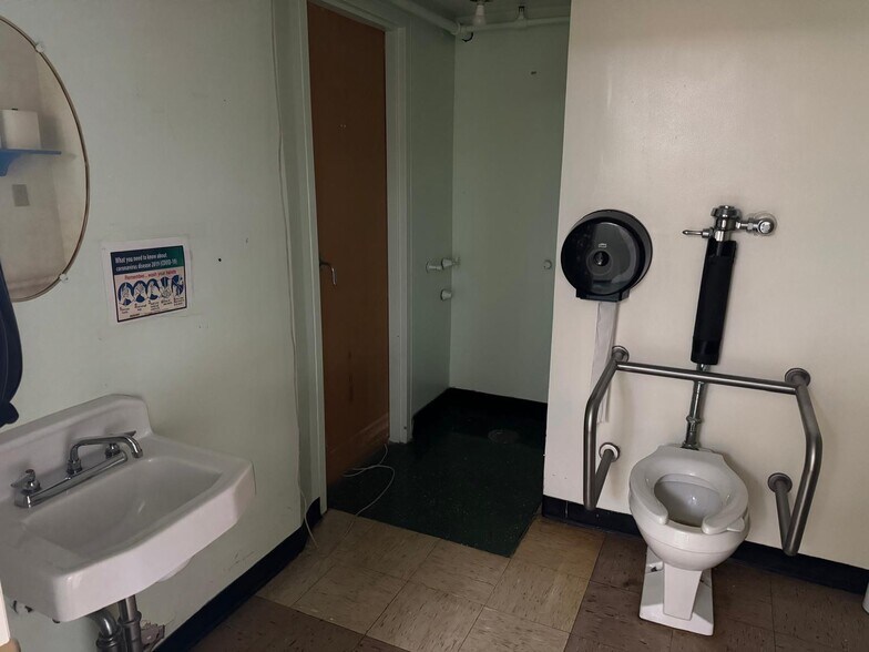 More Photos Of 45 School St, Houlton Office For Lease