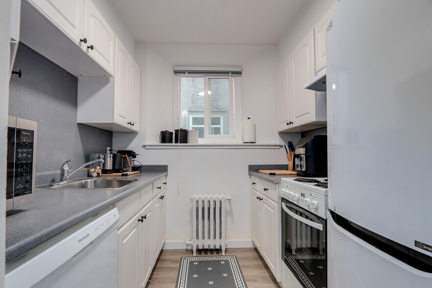 More Photos Of 3755 Cambie St, Vancouver Apartments For Sale