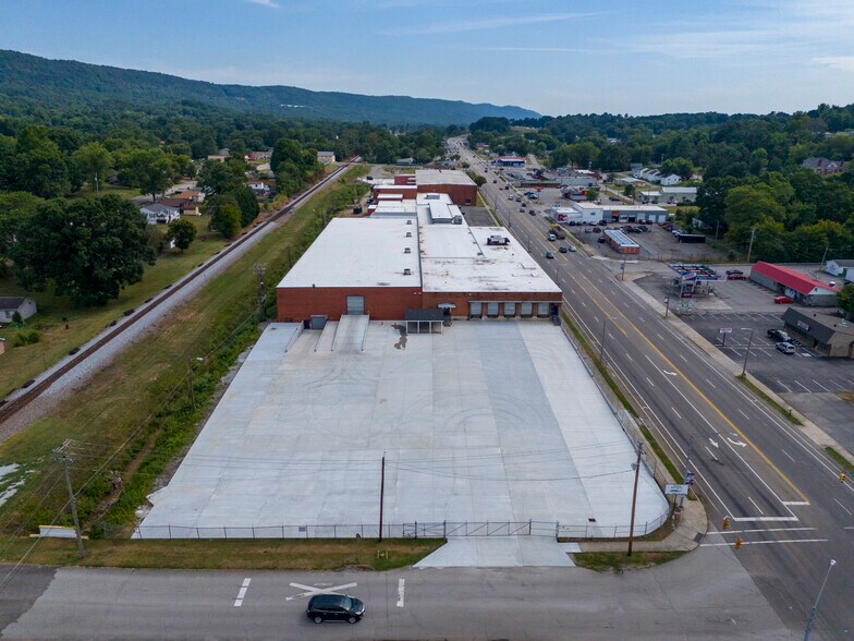 More Photos Of 425 N Gateway Ave, Rockwood Warehouse For Lease