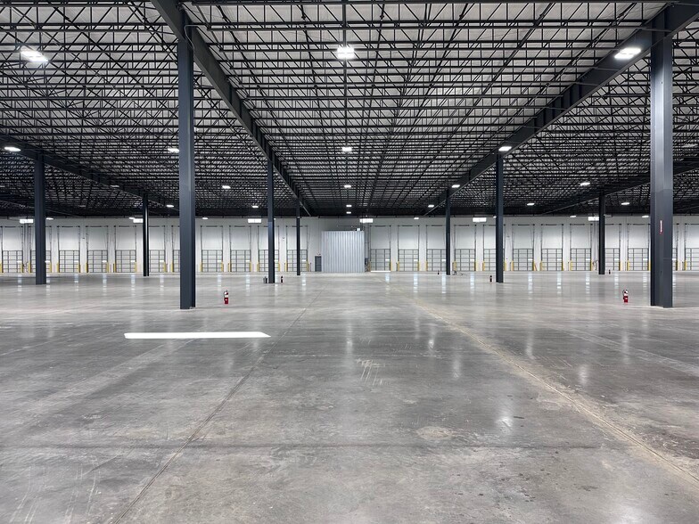 More Photos Of 19926 Kraus Lp, Laredo Distribution For Sale