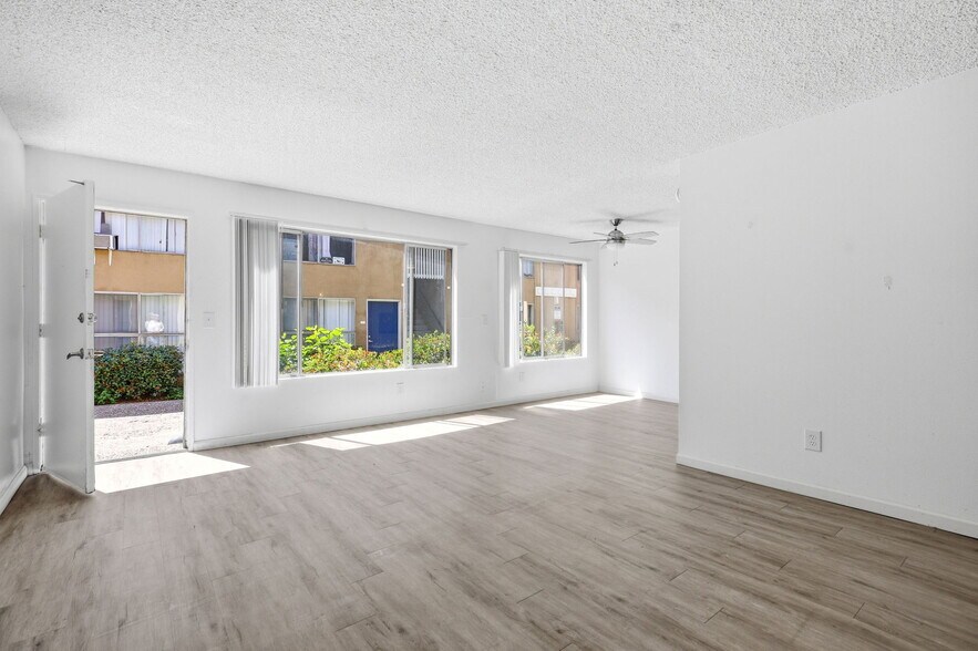 More Photos Of 4881 Rolando Ct, San Diego Apartments For Sale