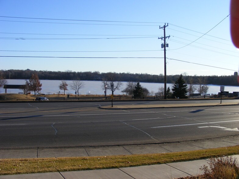 More Photos Of 1700 Niagara Ln, Plymouth Office Residential For Lease