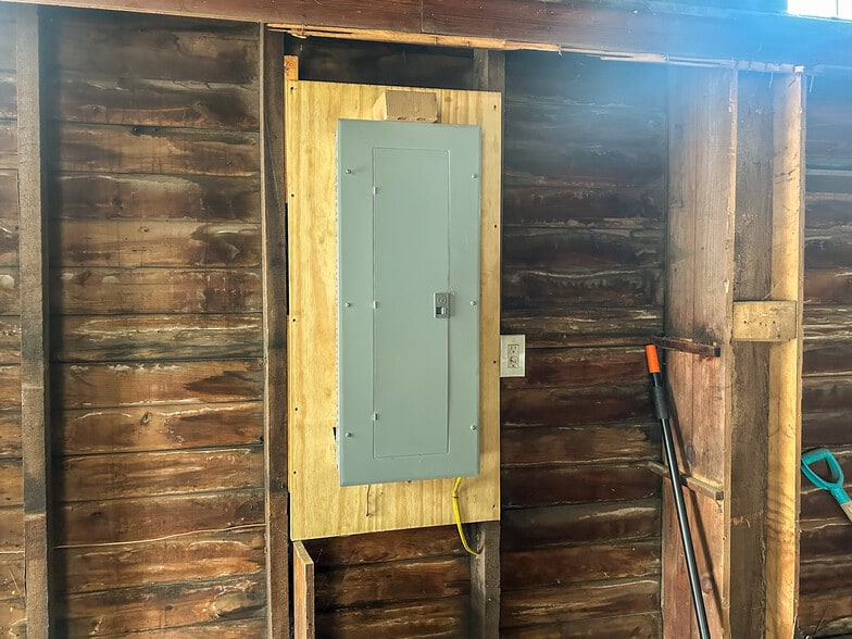 More Photos Of 9 Republic Aly, New Freedom Light Manufacturing For Sale