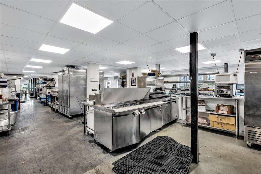 More Photos Of 317-319 Commercial St, Provincetown Restaurant For Lease