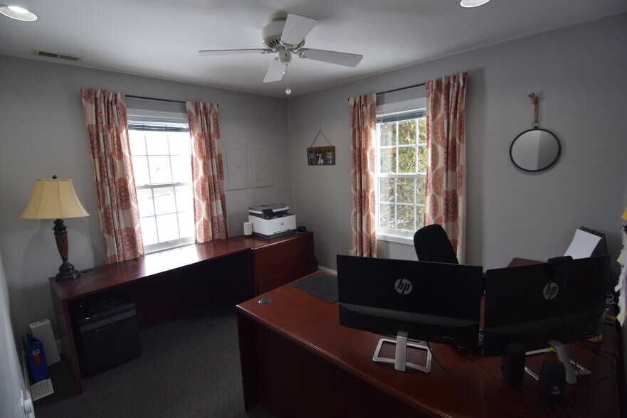 More Photos Of 5049 Swamp Rd, Fountainville Medical For Sale