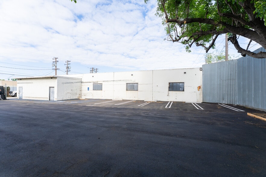 More Photos Of 2728 N Slater Ave, Compton Warehouse For Lease
