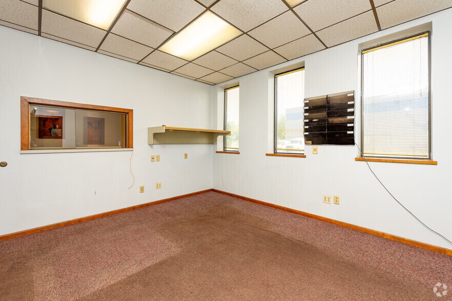 More Photos Of 25-45 Rutter St, Rochester Warehouse For Lease