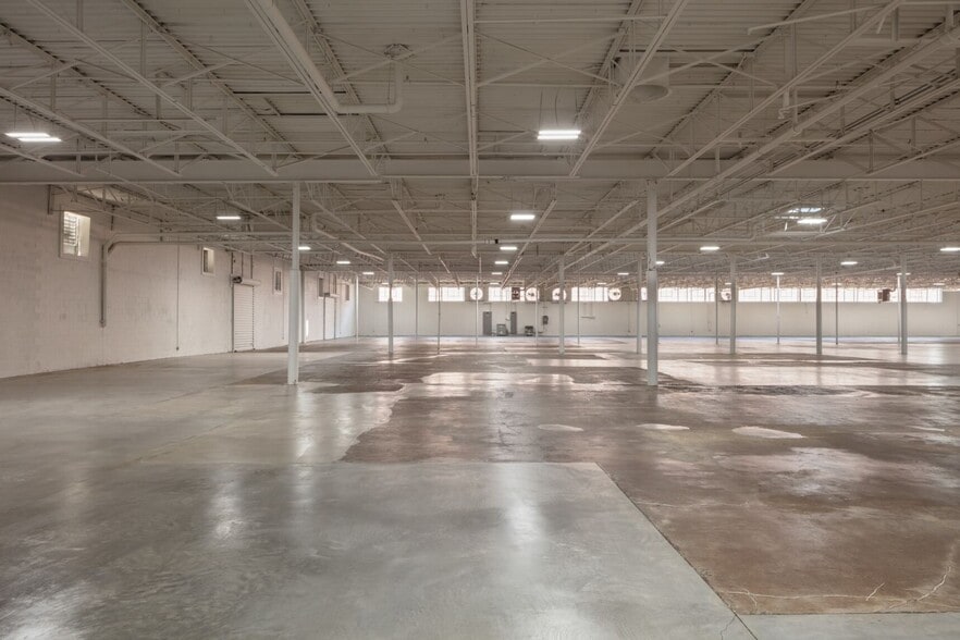 More Photos Of 4919 Woodall St, Dallas Warehouse For Sale