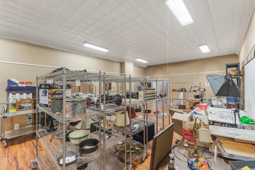 More Photos Of 160 E Morgan St, Martinsville Showroom For Sale