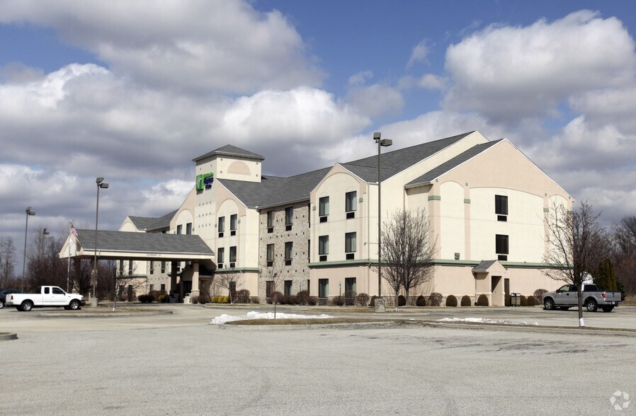 Primary Photo Of 58364 In-19, Elkhart Hotel For Sale