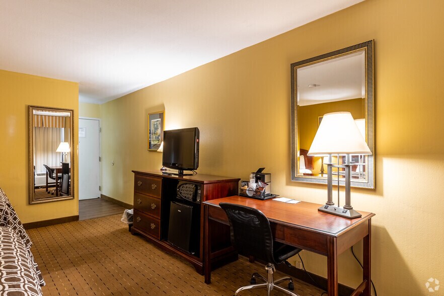 More Photos Of 801 Avenue Q, Lubbock Hotel For Sale