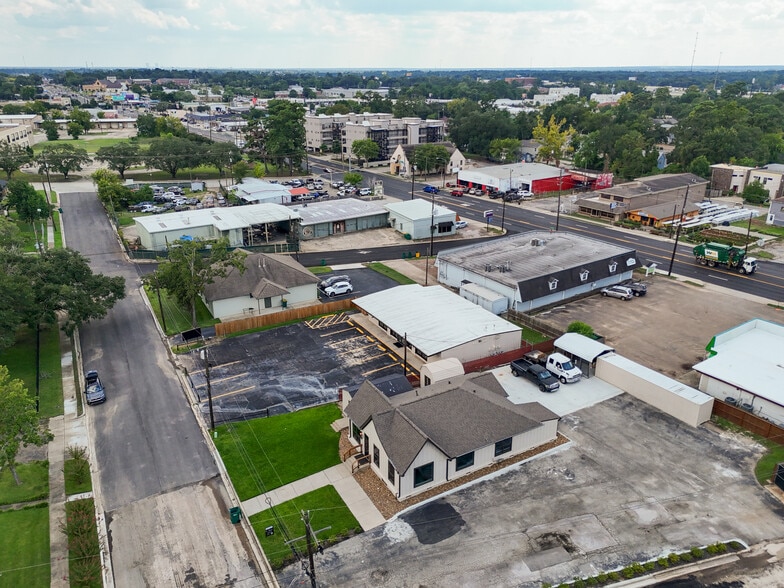 More Photos Of 909 Houston St, Conroe Freestanding For Sale