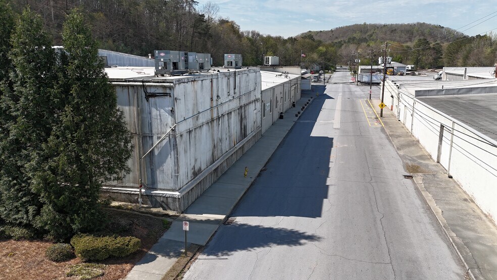 More Photos Of 326 S Marble St, Rockmart Distribution For Sale