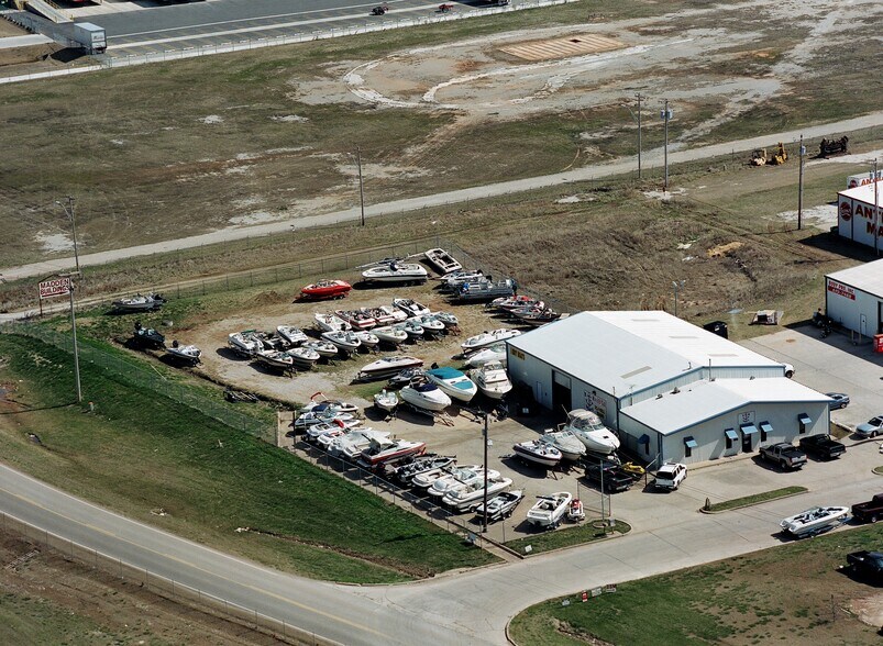 More Photos Of 3234 E I 240 Service Rd, Oklahoma City Service For Sale