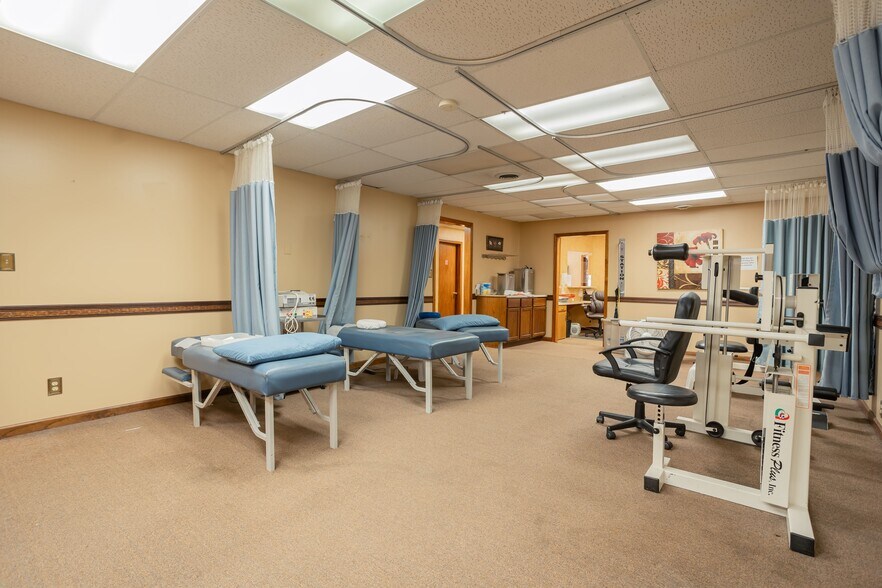 More Photos Of 520 E 8th St, Anderson Office For Lease