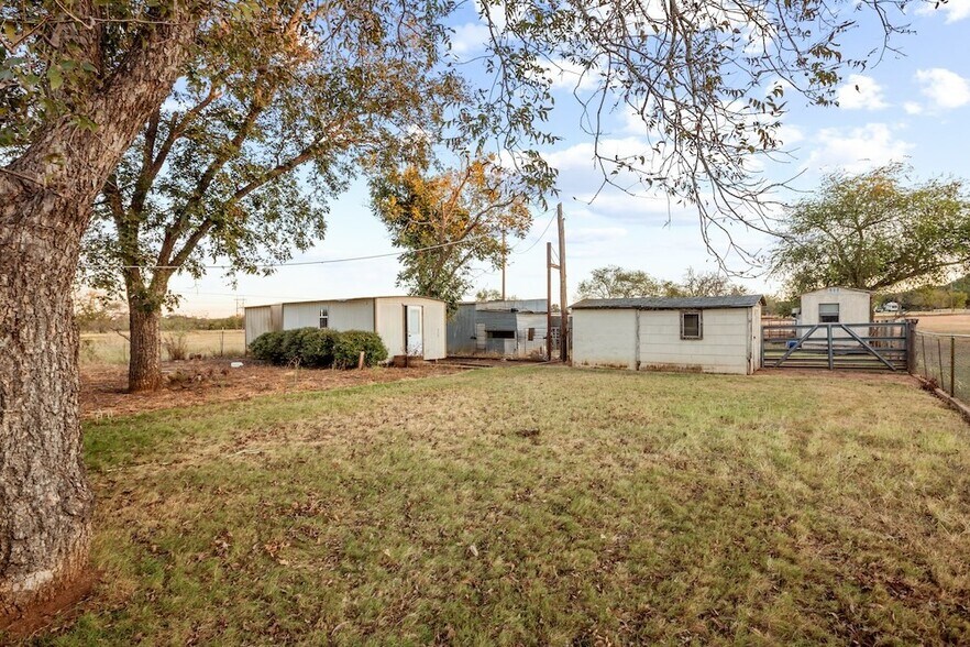 More Photos Of 1731 W US Highway 290, Fredericksburg Office Residential For Sale
