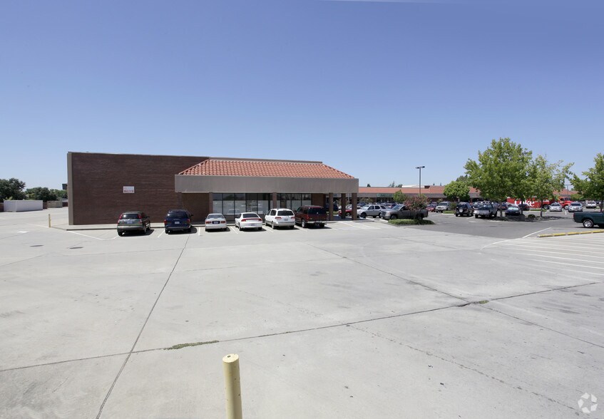 More Photos Of 4005 Manzanita Ave, Carmichael General Retail For Lease