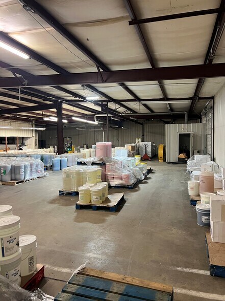More Photos Of 309 Baybrook St, Thomasville Warehouse For Sale