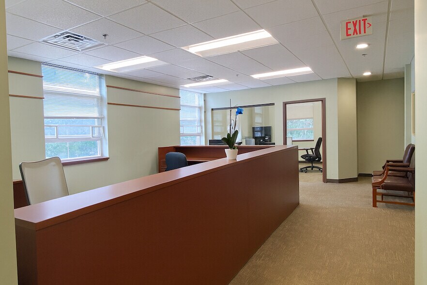 More Photos Of 281 Cambridge St, Burlington Medical For Lease
