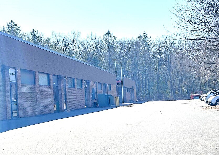 More Photos Of 101 Industrial Park Rd, Vernon Manufacturing For Lease