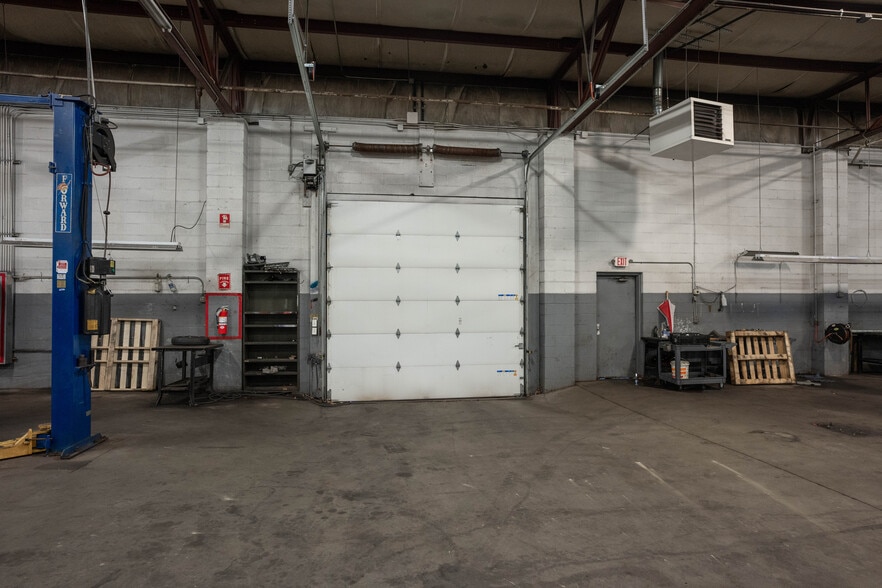 More Photos Of 1561 W Liberty Ave, Pittsburgh Auto Dealership For Lease