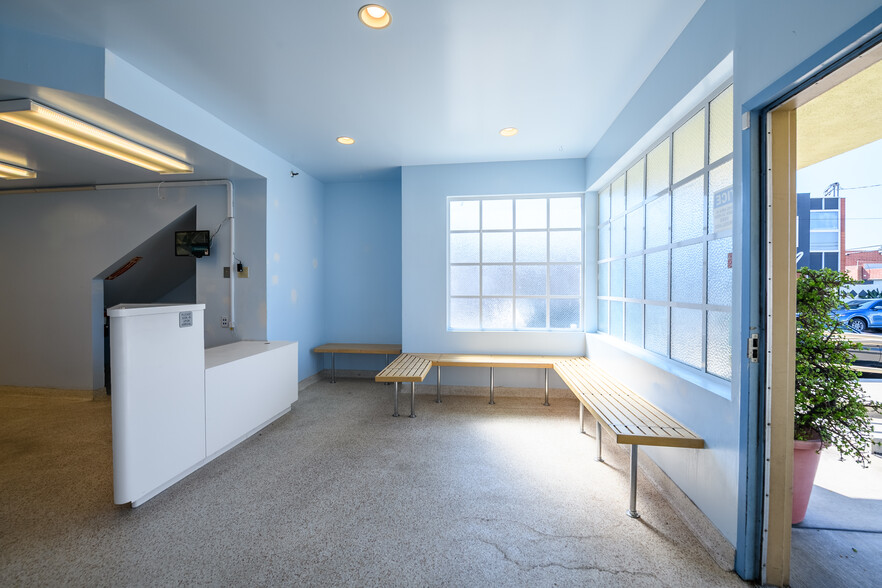 More Photos Of 11163 La Grange Ave, Los Angeles Veterinarian Kennel For Lease