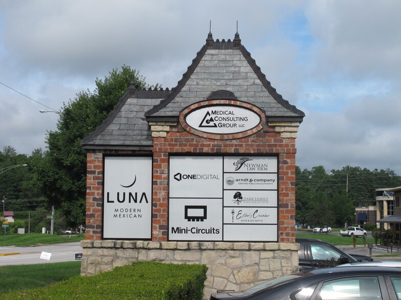 More Photos Of 2925 E Battlefield St, Springfield Office For Lease