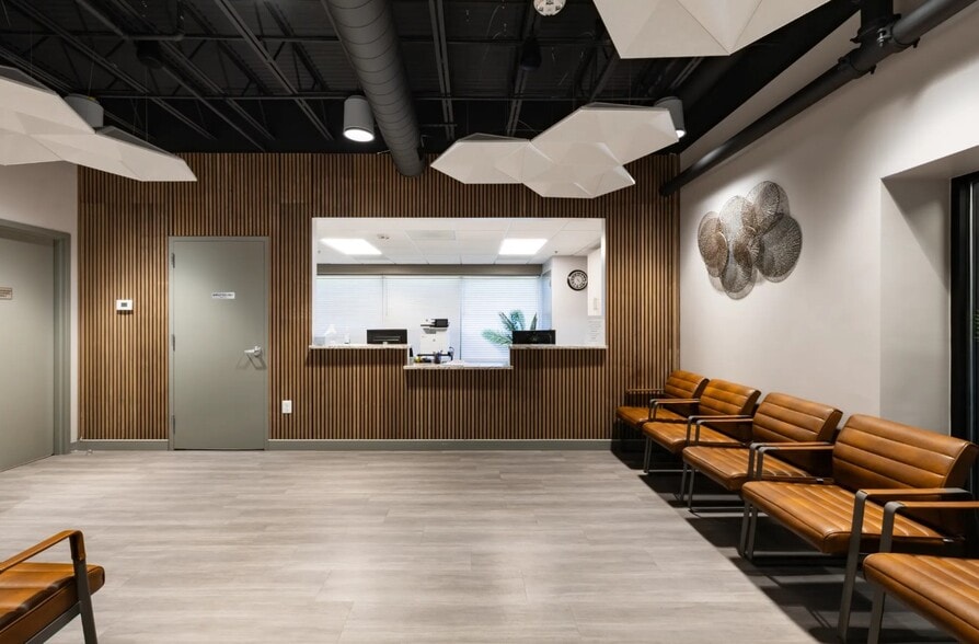 More Photos Of 8031 Ritchie Hwy, Pasadena Loft Creative Space For Lease