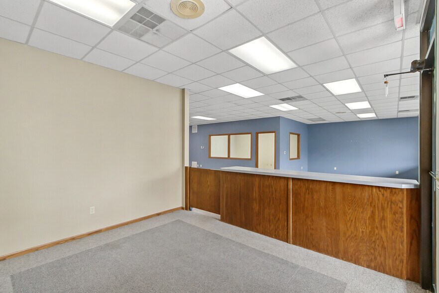 More Photos Of 115 E Conant St, Portage Office For Sale
