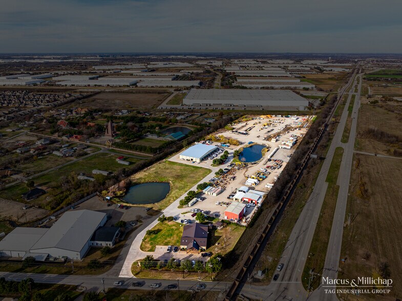 More Photos Of 13053 Gateway Alliance Dr, Fort Worth Warehouse For Lease