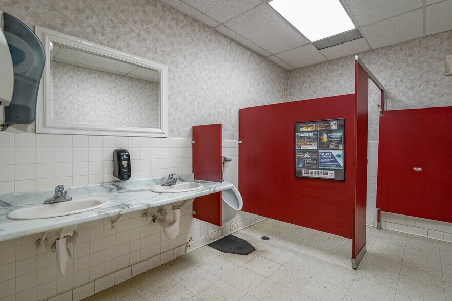 More Photos Of 3450 Gateway Dr, Grand Forks Restaurant For Lease