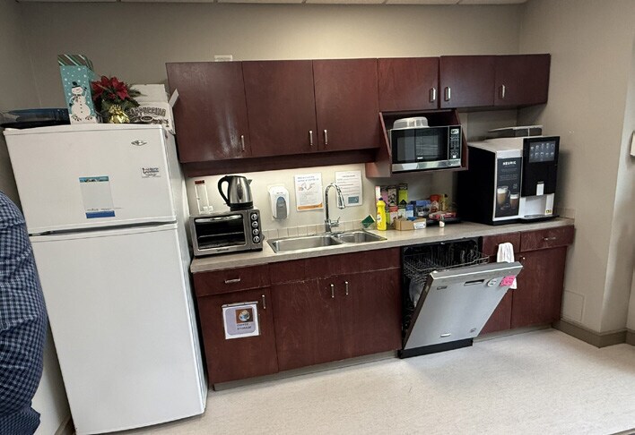 More Photos Of 678 Bernard Av, Kelowna Office For Sale