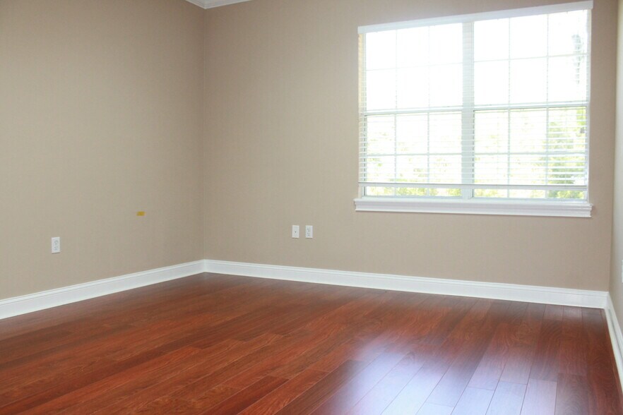 More Photos Of 6817 Southpoint Pky, Jacksonville Office For Sale